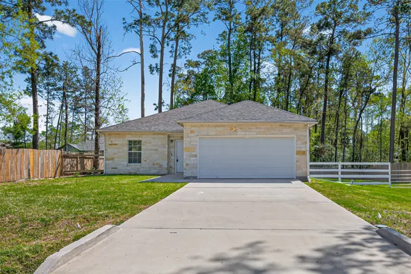 $2,300 | 25106 Morgan Cemetery Road, Cleveland, TX 77328