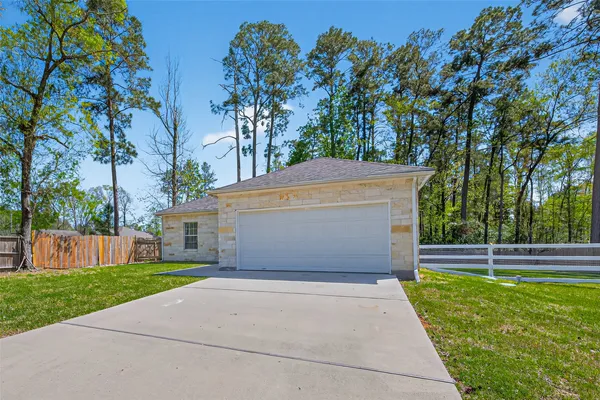 $2,300 | 25106 Morgan Cemetery Road, Cleveland, TX 77328