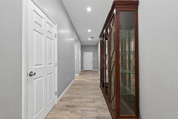 $2,300 | 25106 Morgan Cemetery Road, Cleveland, TX 77328