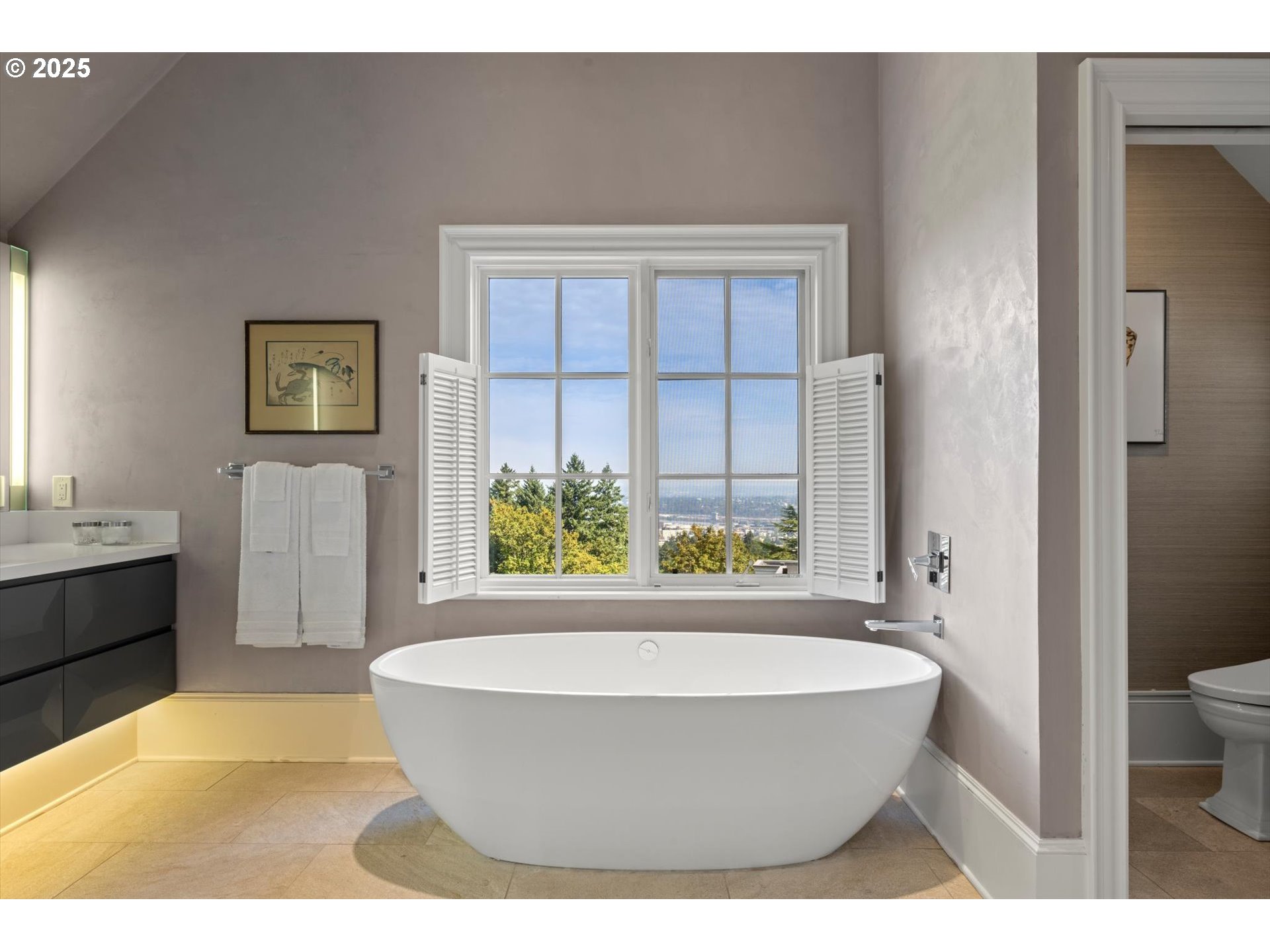 1948 Southwest Terrace Drive Portland, OR 97201 - Photo 19 of 48 a view of a bathtub in a bathroom