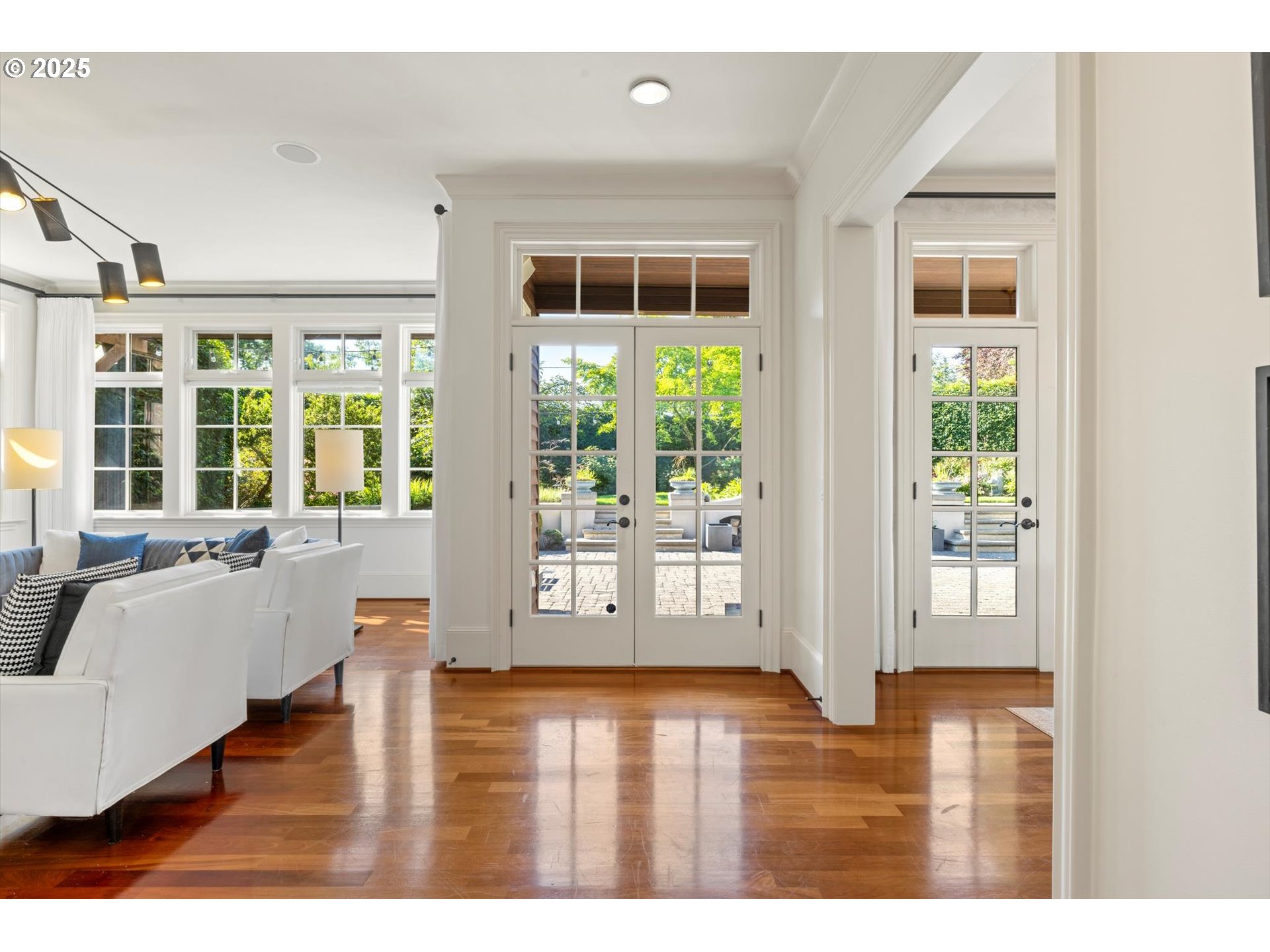 1948 Southwest Terrace Drive Portland, OR 97201 - Photo 4 of 48 a living room with couches and dining table with wooden floor