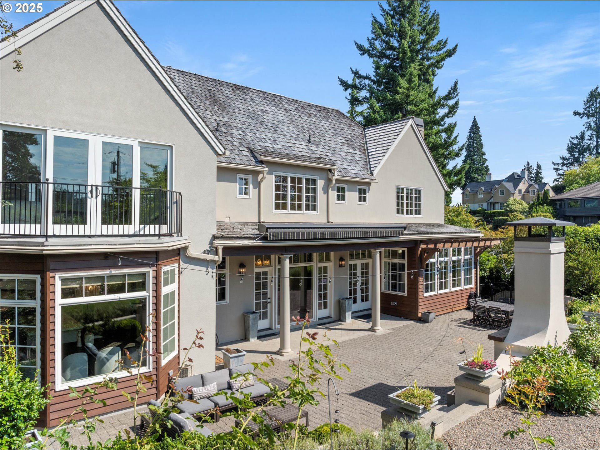 1948 Southwest Terrace Drive Portland, OR 97201 - Photo 42 of 48 front view of a house with a rug