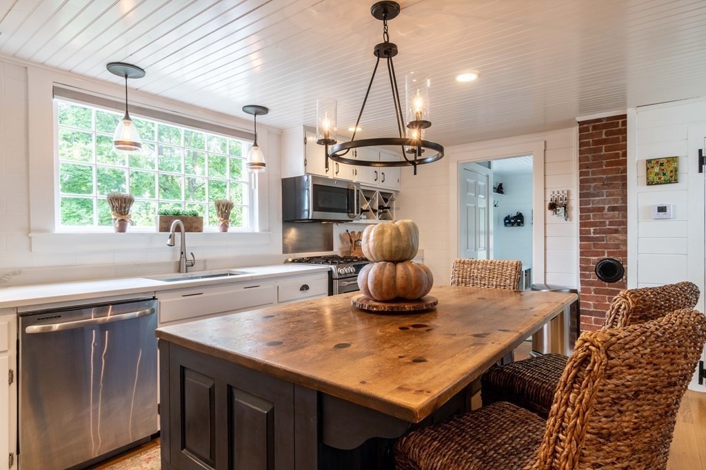 7 Fort Hill Street Hingham, MA 02043 - Photo 5 of 21