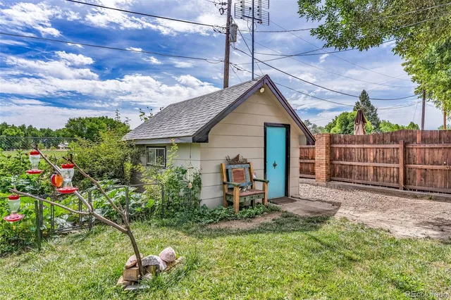 a front view of house with yard