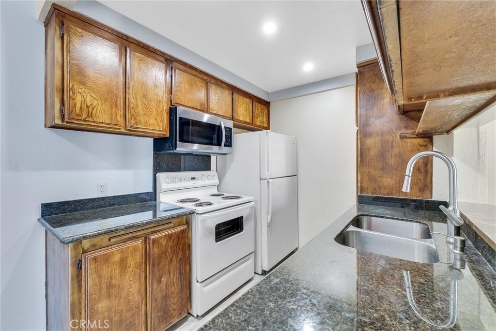 1735 East Washington St Unit G26