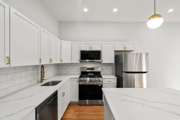 $7,800 | 531 East 5th Street, Unit 1, Boston, MA 02127