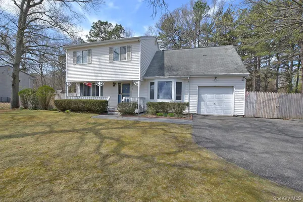 $629,999 | 78 North Bicycle Path, Selden, NY 11784