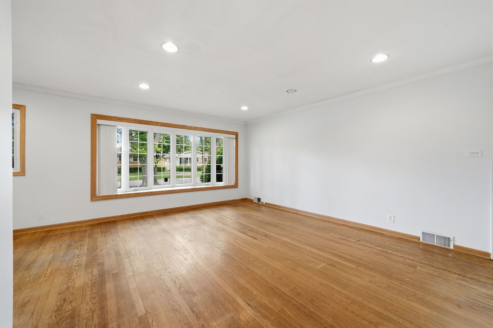 5835 Reba Street Morton Grove, IL 60053 - Photo 4 of 41
