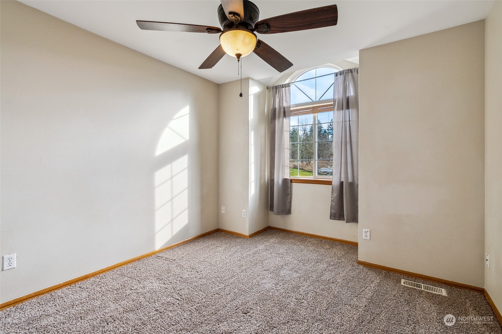 17641 Fennel Road Southeast Yelm, WA 98597 - Photo 27 of 38 an empty room with windows and fan