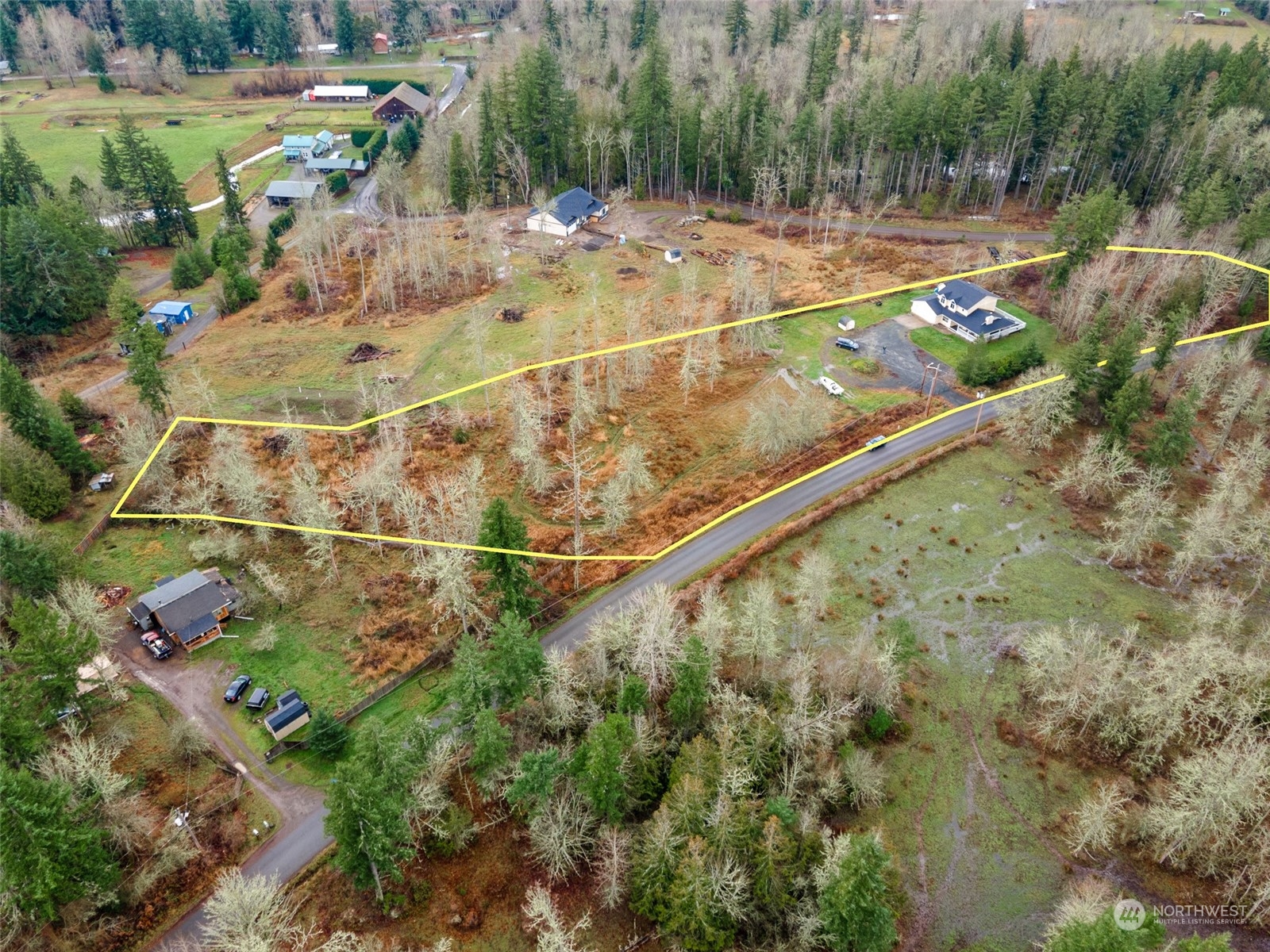 17641 Fennel Road Southeast Yelm, WA 98597 - Photo 36 of 38 a view of a tennis ground with large trees
