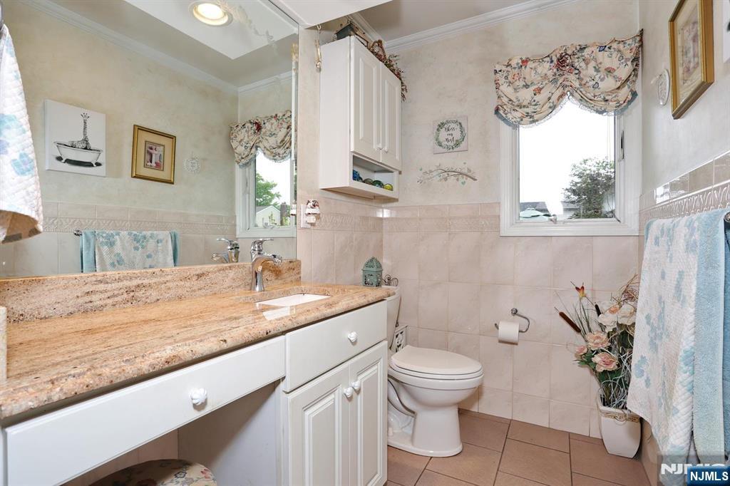 393 New Bridge Road Bergenfield, NJ 07621 - Photo 16 of 37
