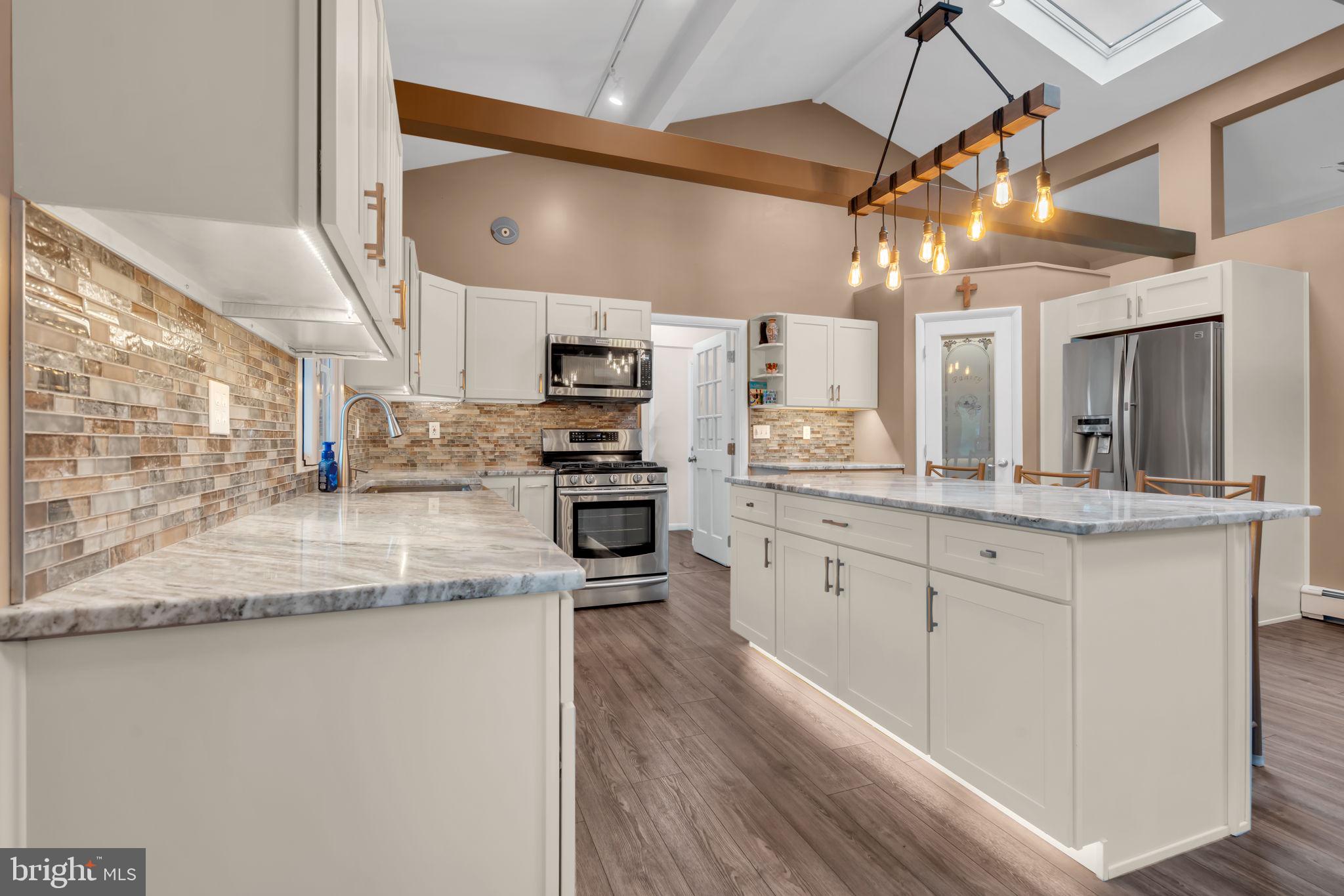 81 Sharon Road Robbinsville, NJ 08691 - Photo 4 of 37