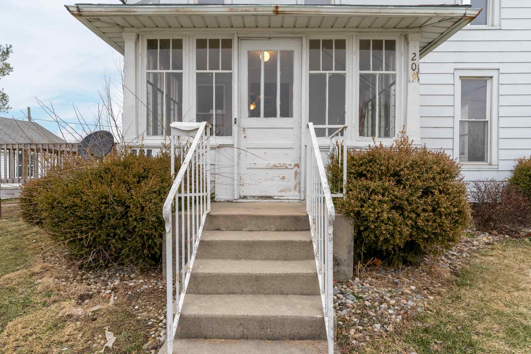 209 East Monroe Street Butler, IN 46721 - Photo 2 of 28