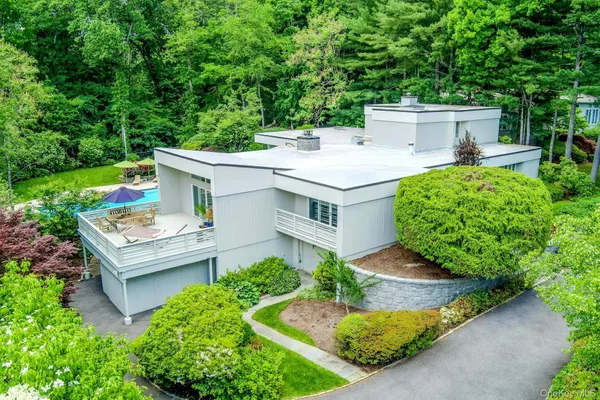 $2,495,000 | 10 Cypress Point Drive, Purchase, NY 10577