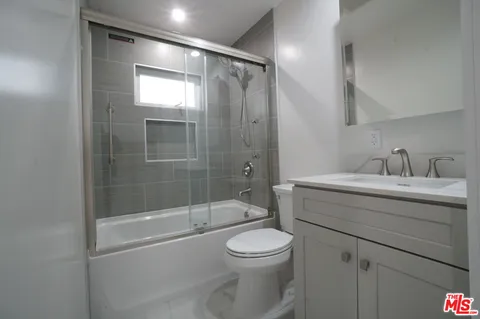 $3,100,000 | 6043 Selma Avenue, Los Angeles, CA 90028