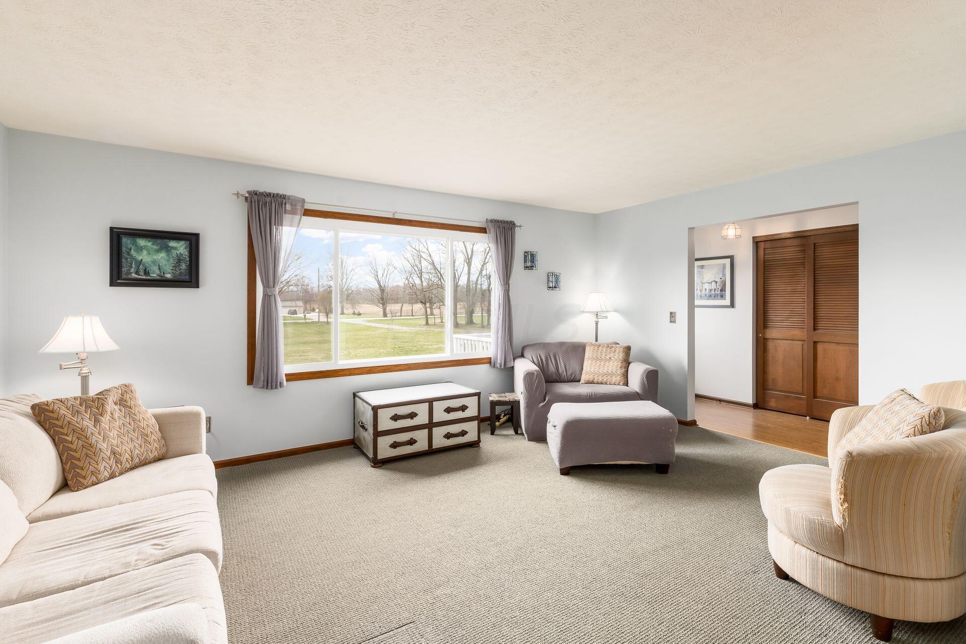 1710 Buttermilk Hill Road Delaware, OH 43015 - Photo 10 of 59 Living Room