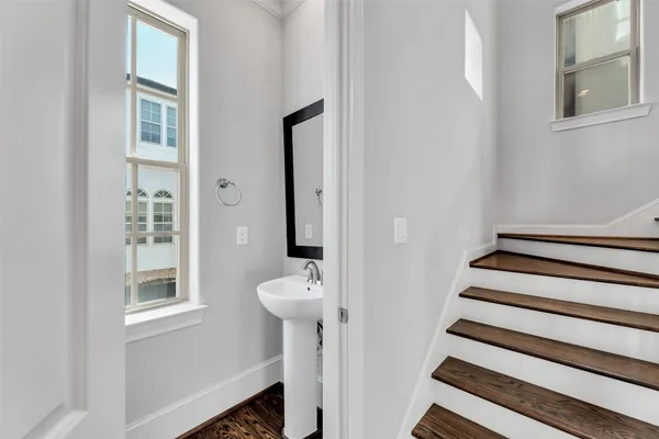 a view of entryway with bedroom