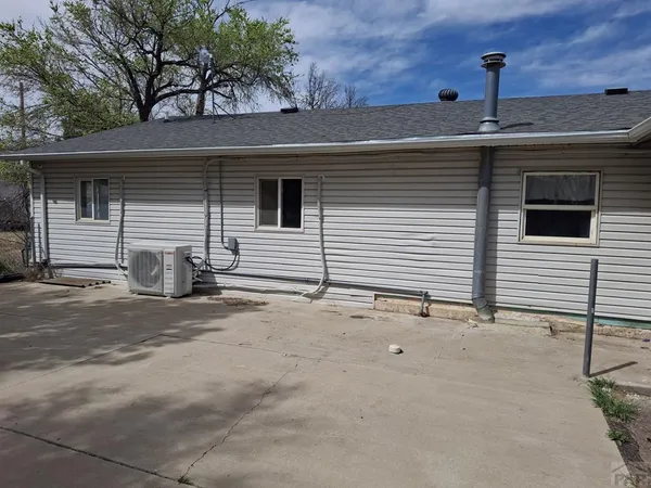 $165,000 | 302 South Lincoln Avenue, Olney Springs, CO 81062