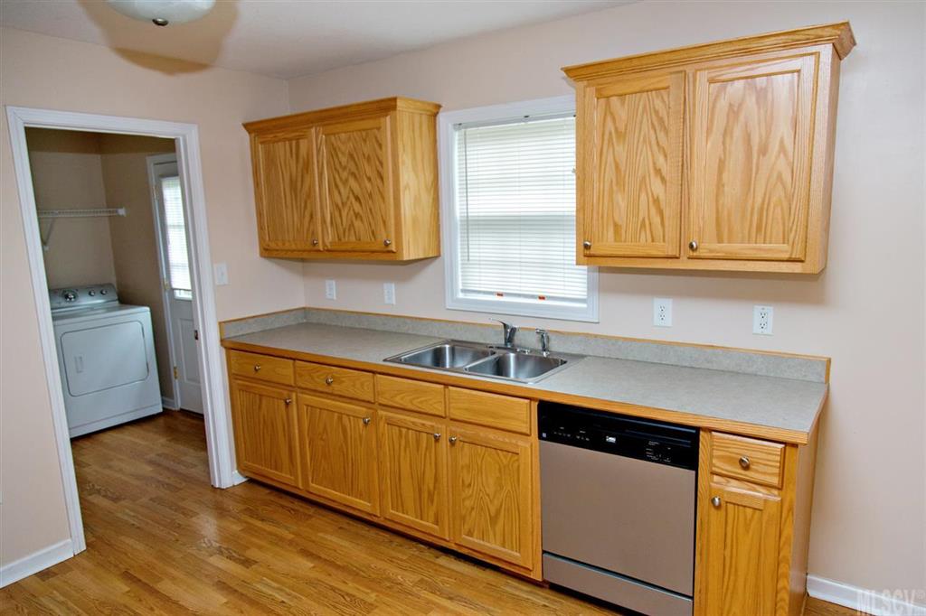 303 Cape Hickory Road Hickory, NC 28601 - Photo 23 of 25 Gallery Image 23