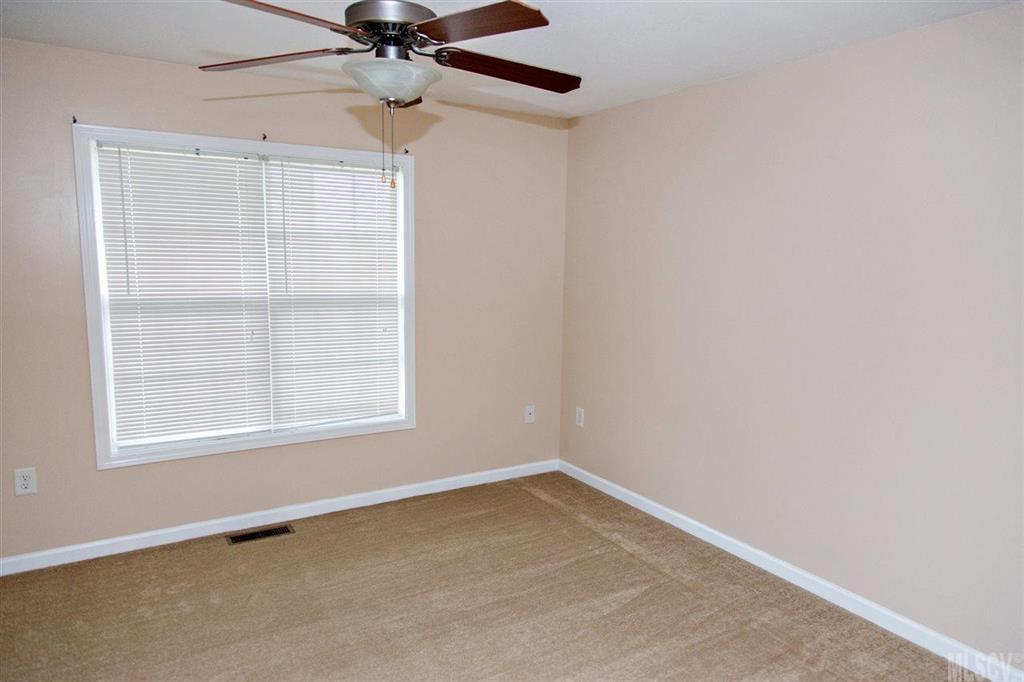 303 Cape Hickory Road Hickory, NC 28601 - Photo 5 of 25 Gallery Image 5