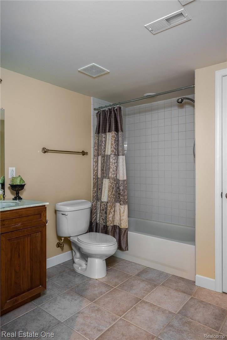 5965 Stonehaven Boulevard Rochester, MI 48306 - Photo 25 of 32 5965 Stonehaven, Rochester MI, Koteles, 04-28-17-1334-Edit.jpg