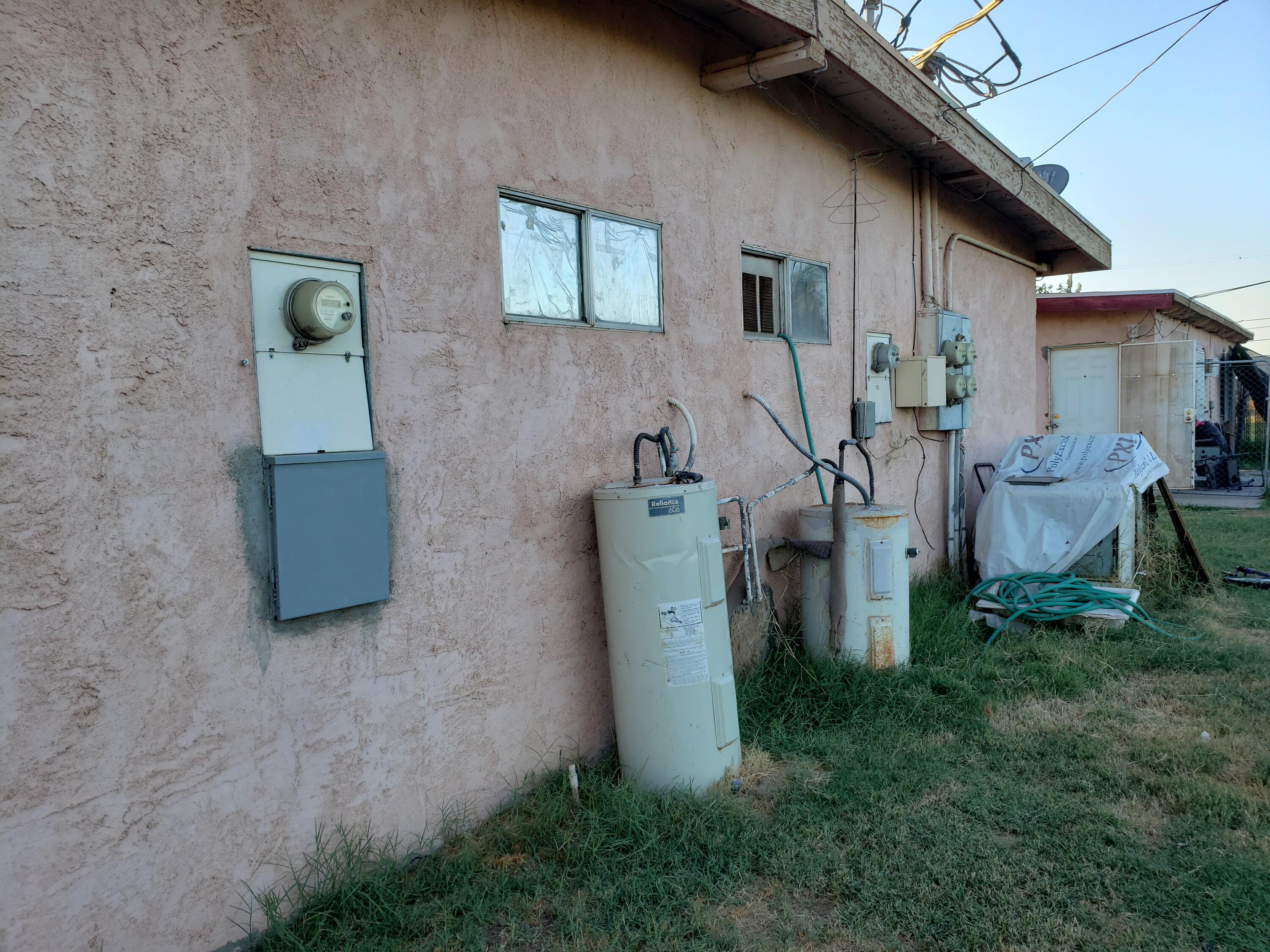 2139 Thomas Road Blythe, CA 92225 - Photo 7 of 9 a view of outdoor space and yard