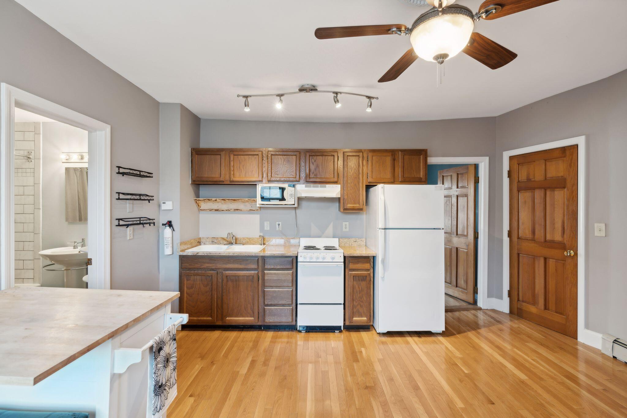 199 Spring Street, Unit 4 Portland, ME 04102 - Photo 3 of 13 DSC08791