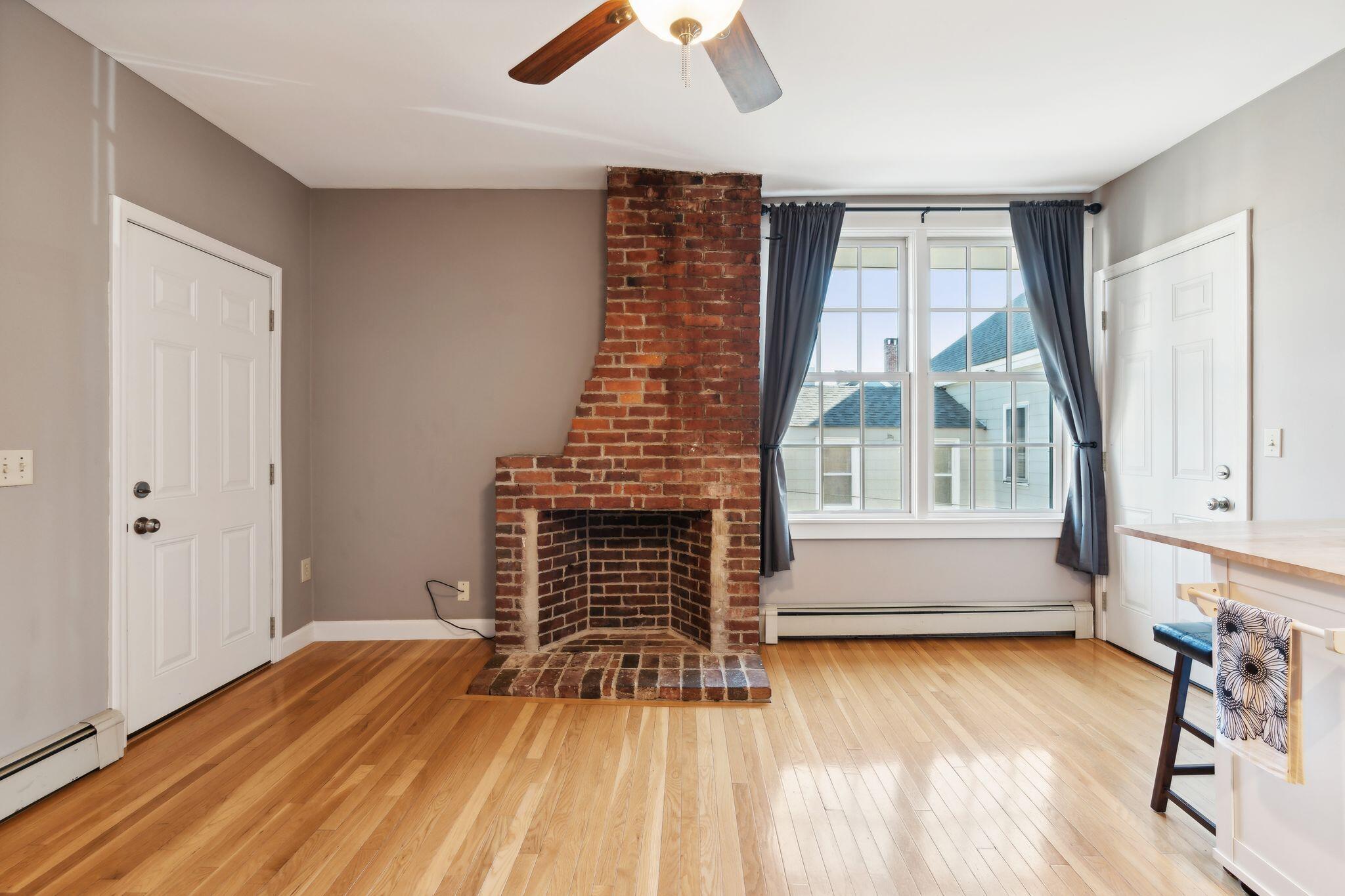 199 Spring Street, Unit 4 Portland, ME 04102 - Photo 4 of 13 DSC08786