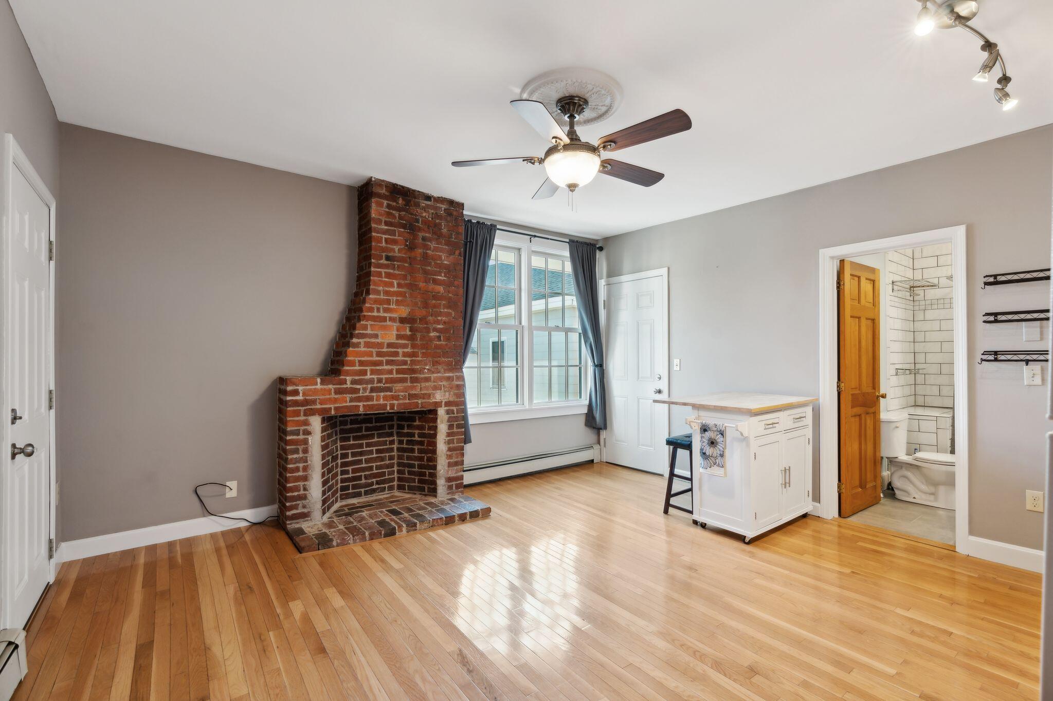 199 Spring Street, Unit 4 Portland, ME 04102 - Photo 5 of 13 DSC08771