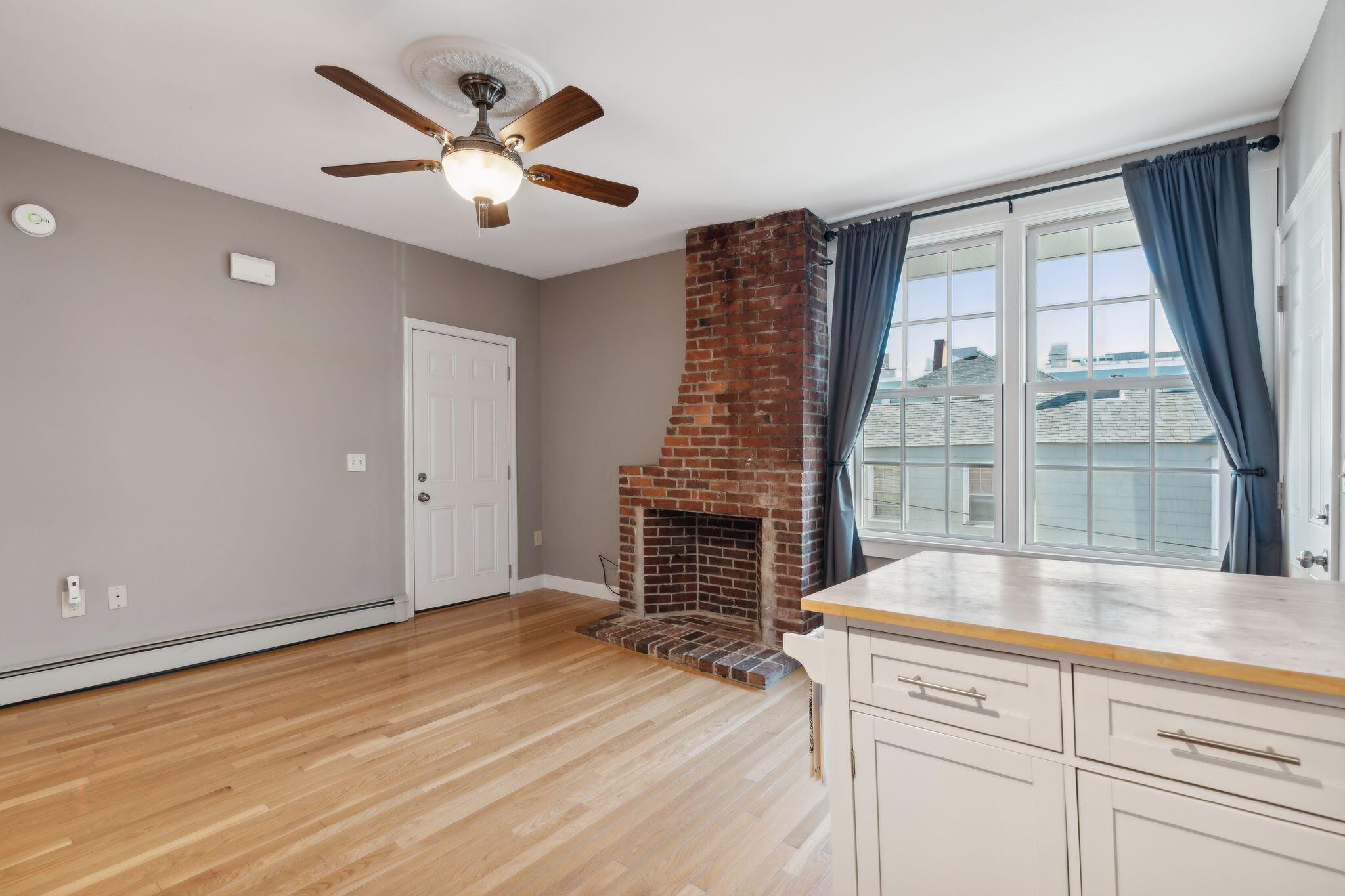 199 Spring Street, Unit 4 Portland, ME 04102 - Photo 6 of 13 DSC08781