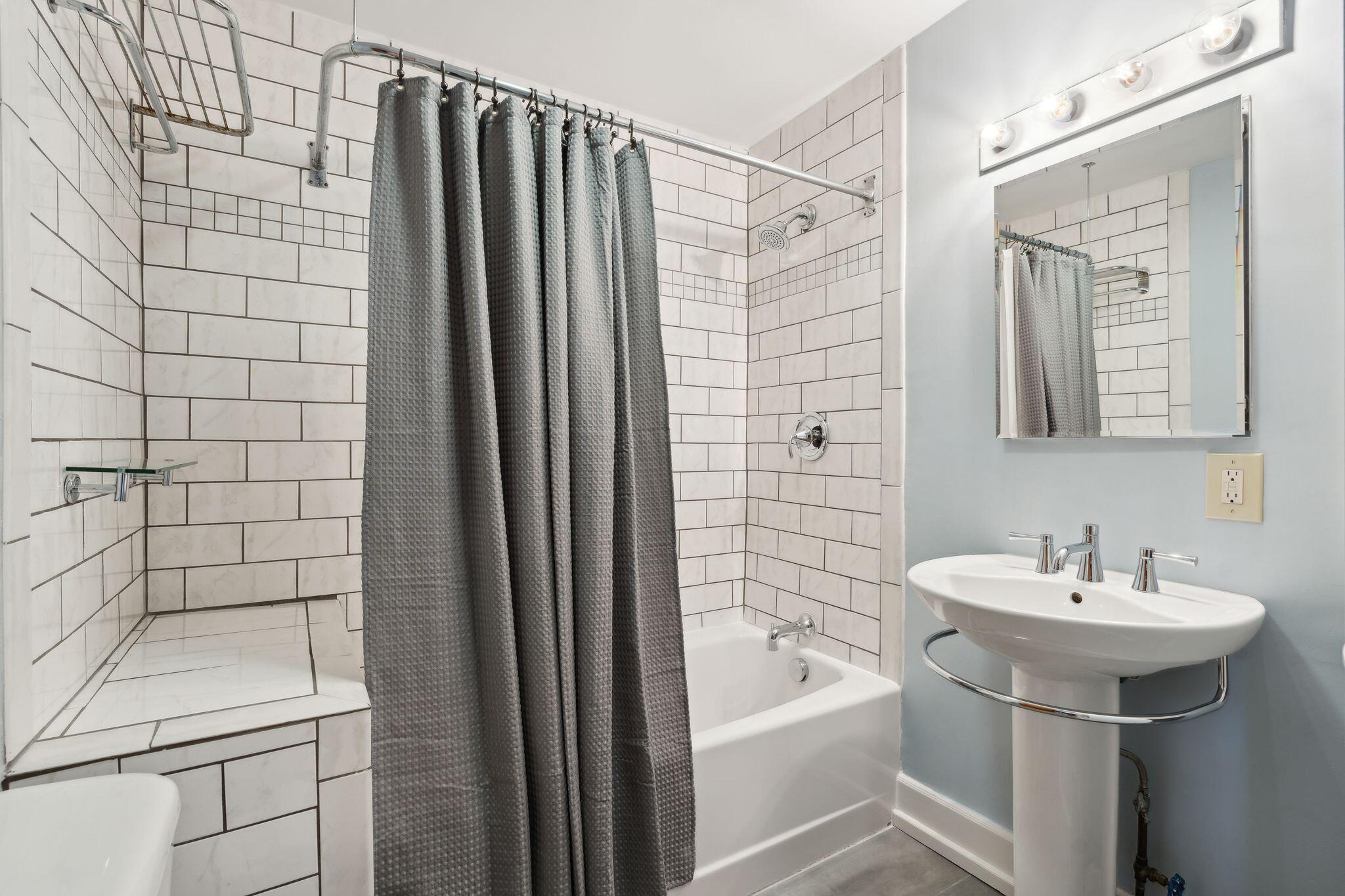 199 Spring Street, Unit 4 Portland, ME 04102 - Photo 7 of 13 DSC08796