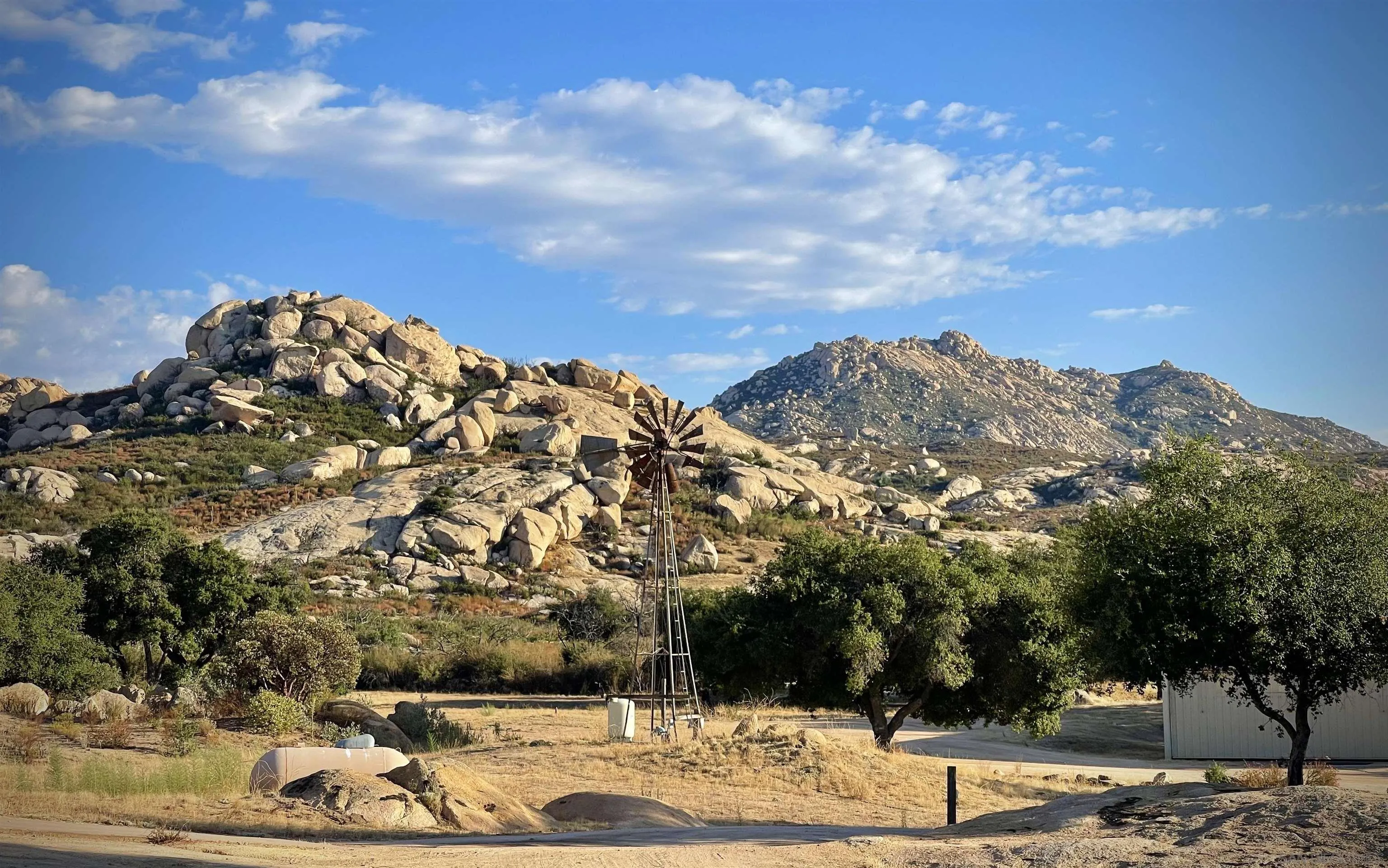 19191 High Glen Road, Unit 4 Alpine, CA 91901 - Photo 5 of 10 a view of a large building