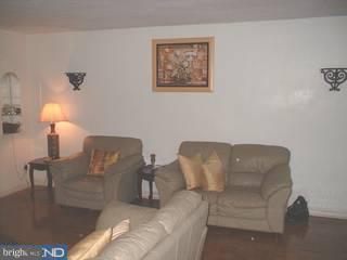 637 Briarcliff Road Upper Darby, PA 19082 - Photo 3 of 5