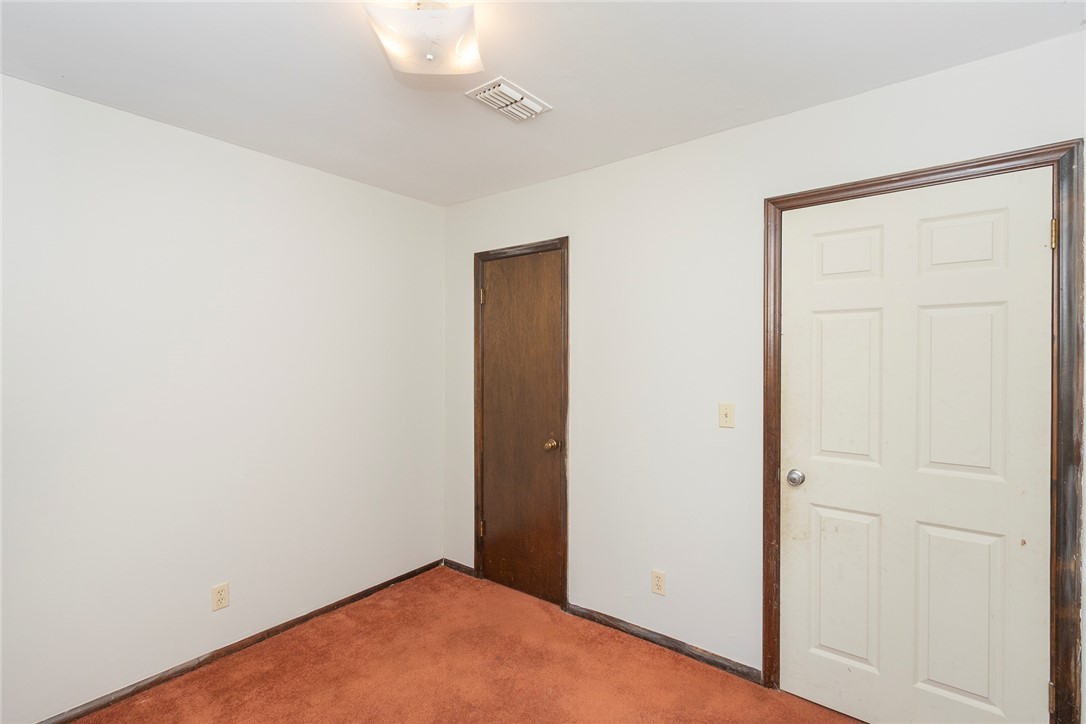820 Travis Road Anderson, SC 29626 - Photo 32 of 46 This spacious room provides a blank canvas for personalization.