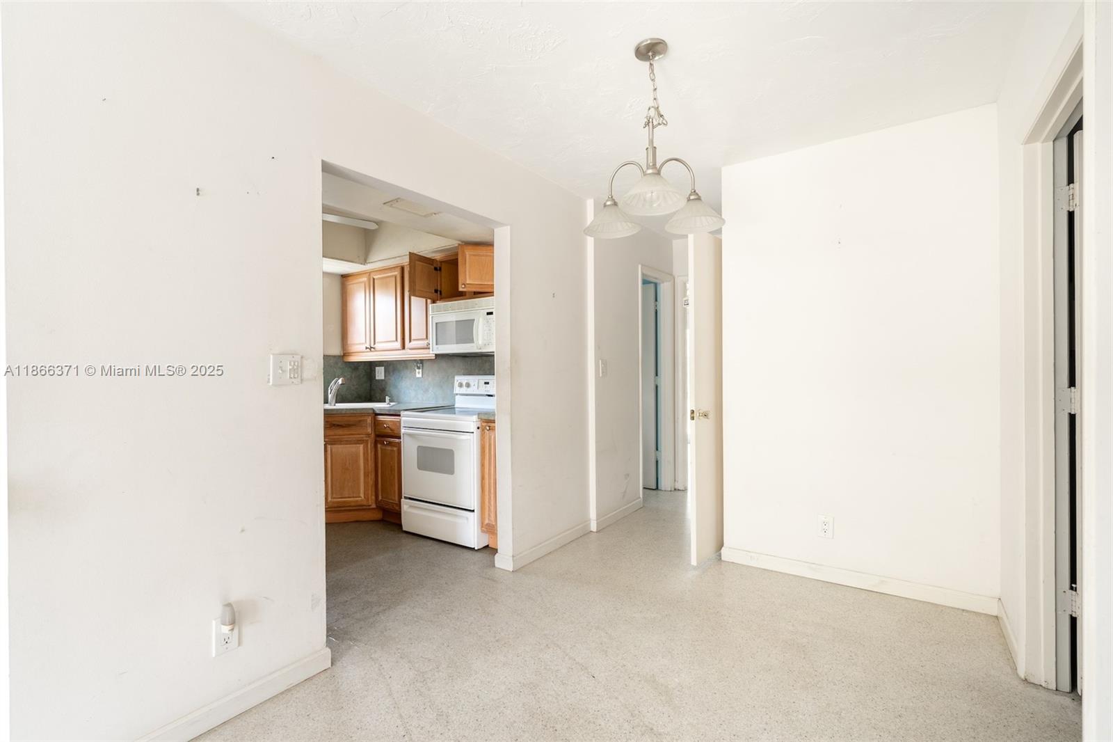 4915 Northeast 22nd Avenue Lighthouse Point, FL 33064 - Photo 7 of 26