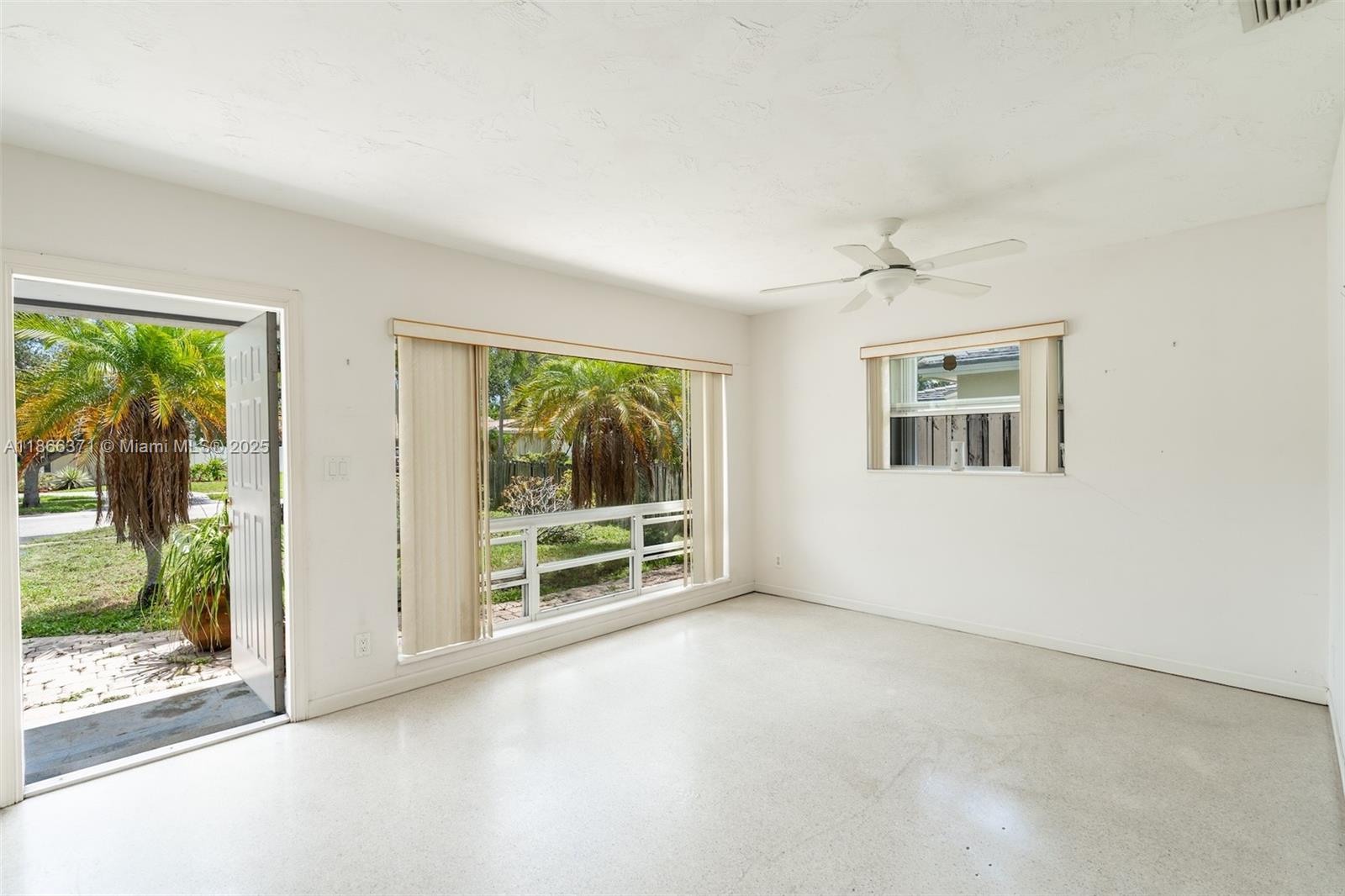 4915 Northeast 22nd Avenue Lighthouse Point, FL 33064 - Photo 8 of 26