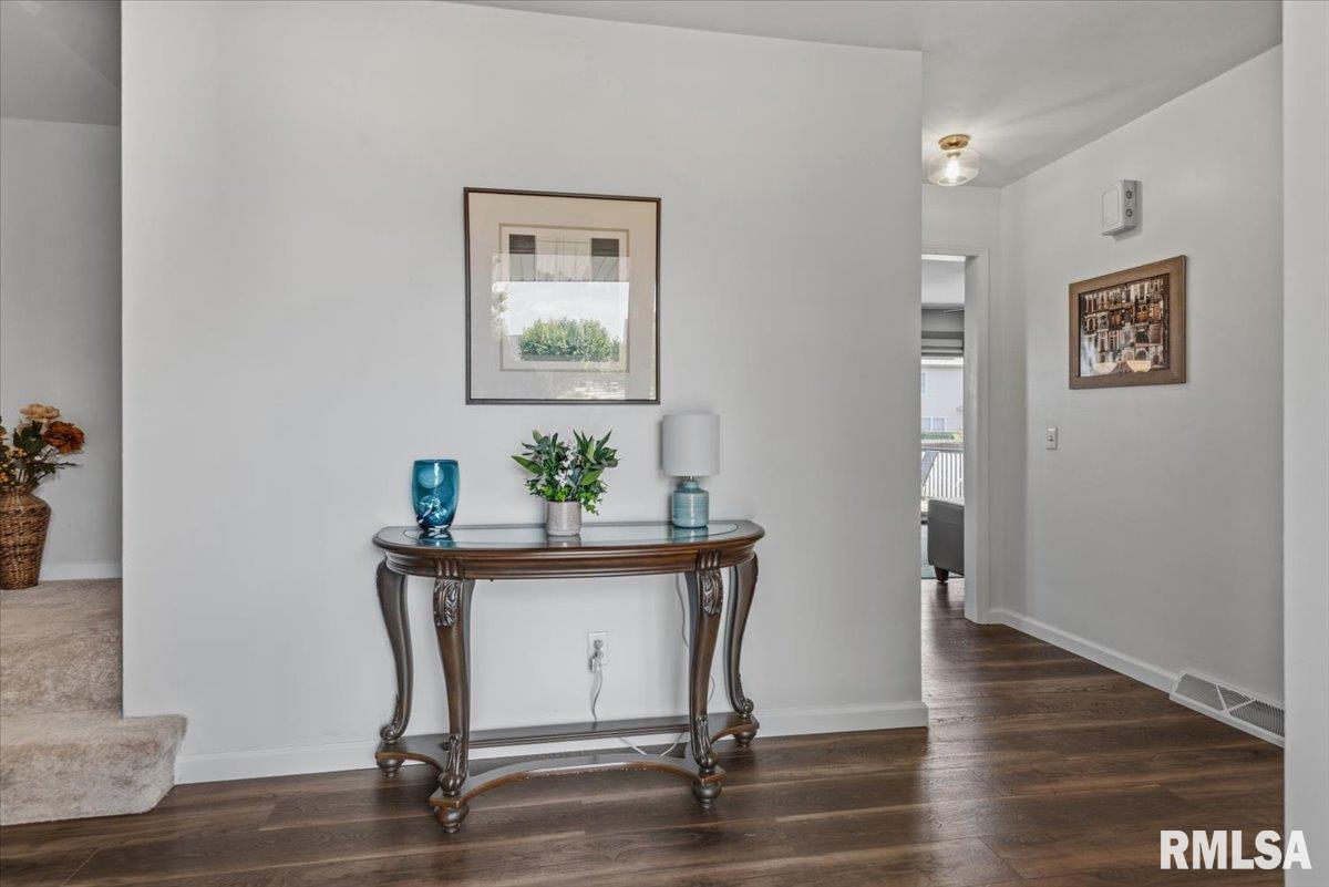 3220 Red Bud Lane Springfield, IL 62712 - Photo 4 of 47 Gallery Image 4