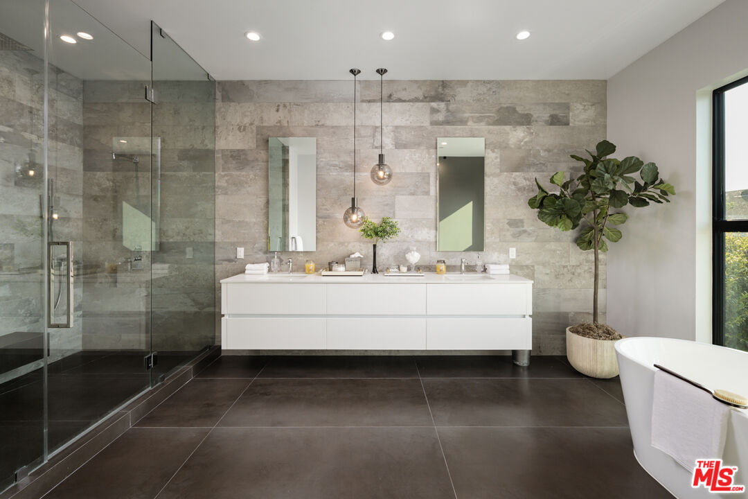 1371 Palms Boulevard Venice, CA 90291 - Photo 15 of 21 a bathroom with a bathtub and a sink