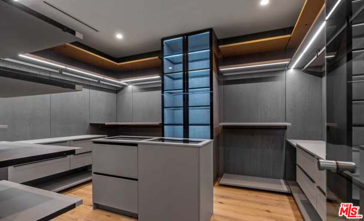 1371 Palms Boulevard Venice, CA 90291 - Photo 16 of 21 a view of storage and utility room