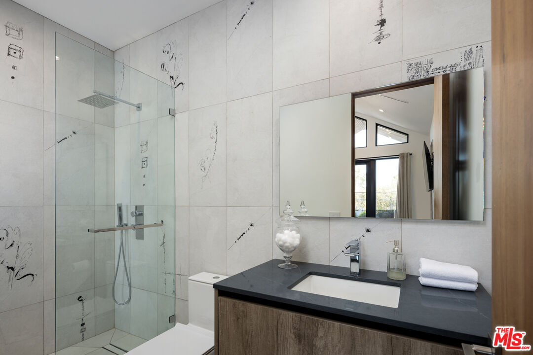 1371 Palms Boulevard Venice, CA 90291 - Photo 18 of 21 a bathroom with a sink a toilet and shower