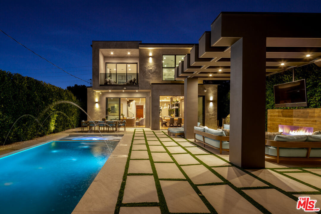 1371 Palms Boulevard Venice, CA 90291 - Photo 19 of 21 a view of swimming pool with outdoor seating