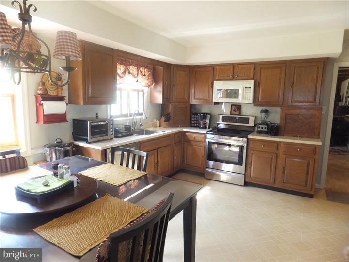 1230 Leedom Road Huntingdon Valley, PA 19006 - Photo 9 of 25 Gallery Image 9