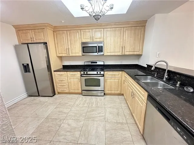 $1,600 | 270 East Flamingo Road, Unit 237, Las Vegas, NV 89169