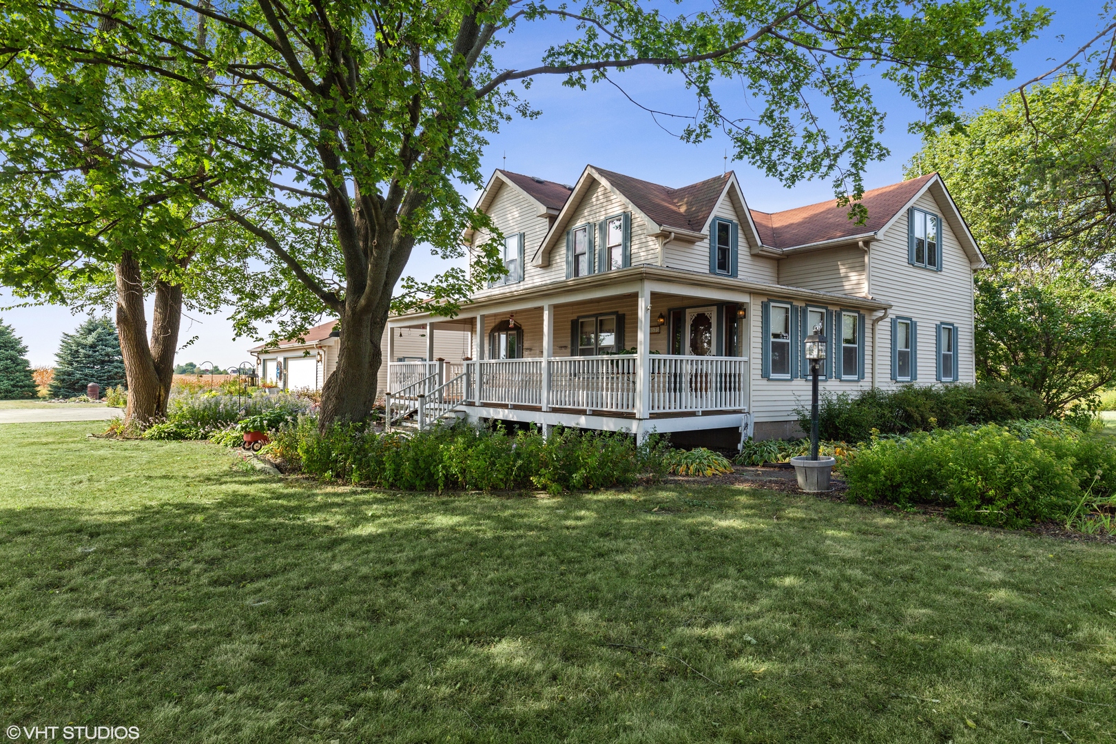 28573 Moose Range Road Sycamore, IL 60178 - Photo 1 of 52 a front view of a house with garden