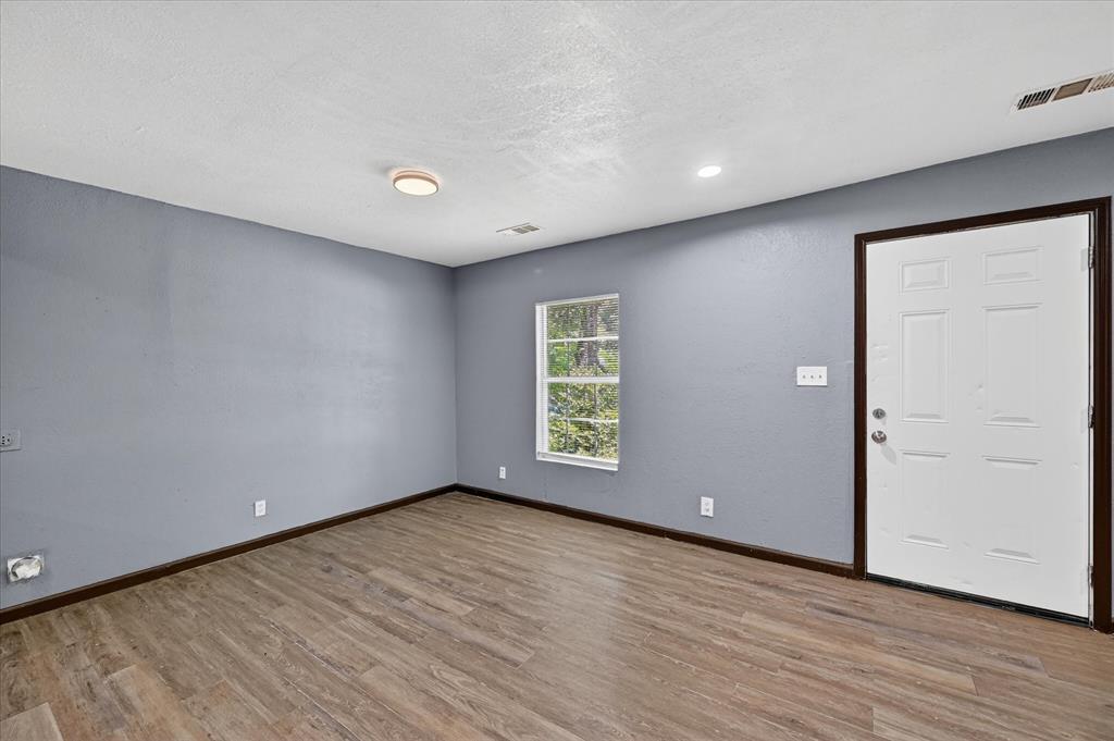 601 Royal Street Cleburne, TX 76031 - Photo 10 of 27