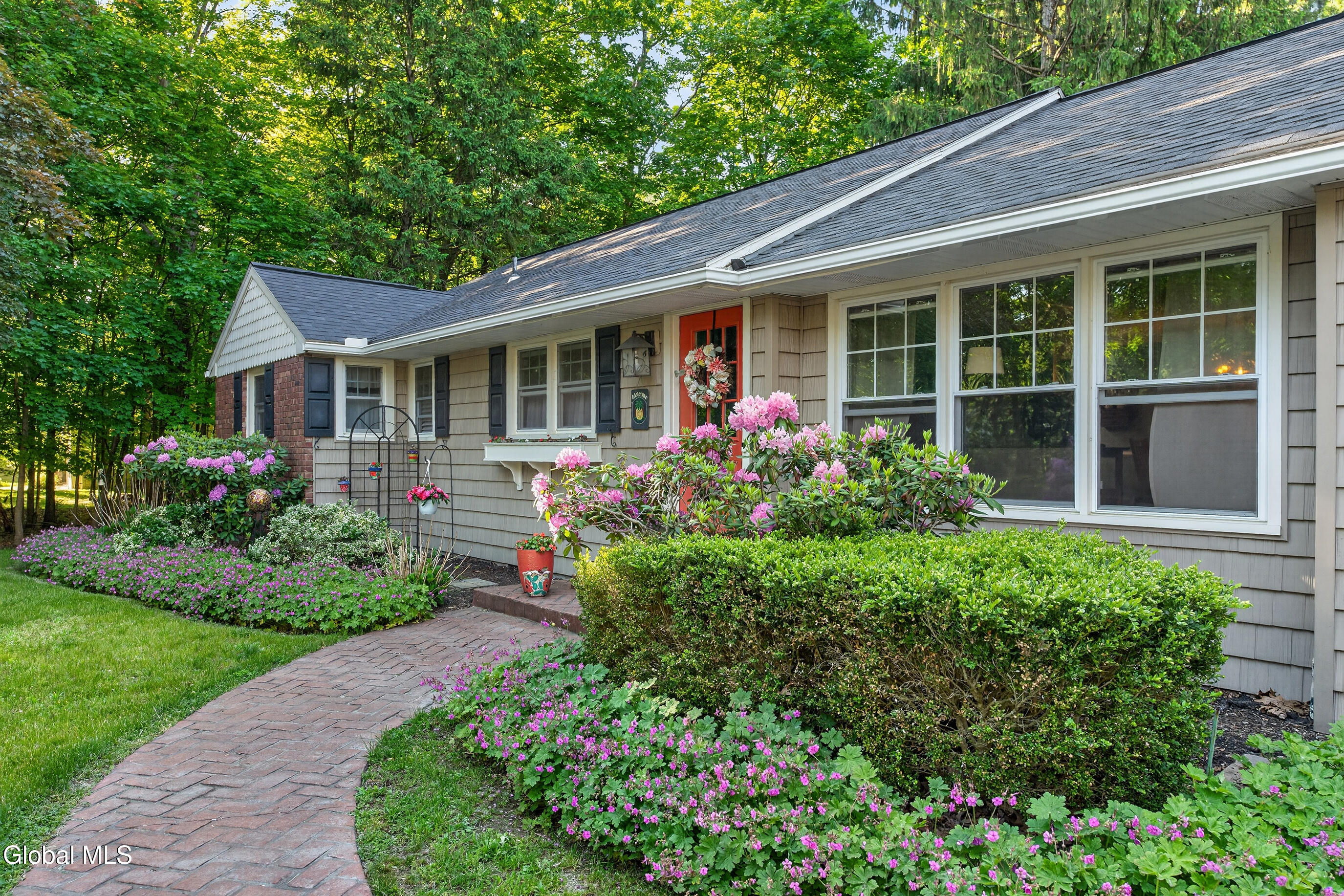 2 Avon Road Bethlehem, NY 12054 - Photo 4 of 40 007-2-Avon-Road-Delmar-NY-12054