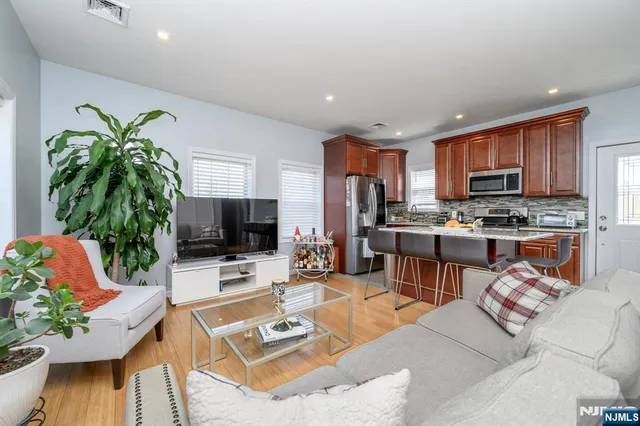 $160,000 | 1 Helen Drive, Moonachie, NJ 07074