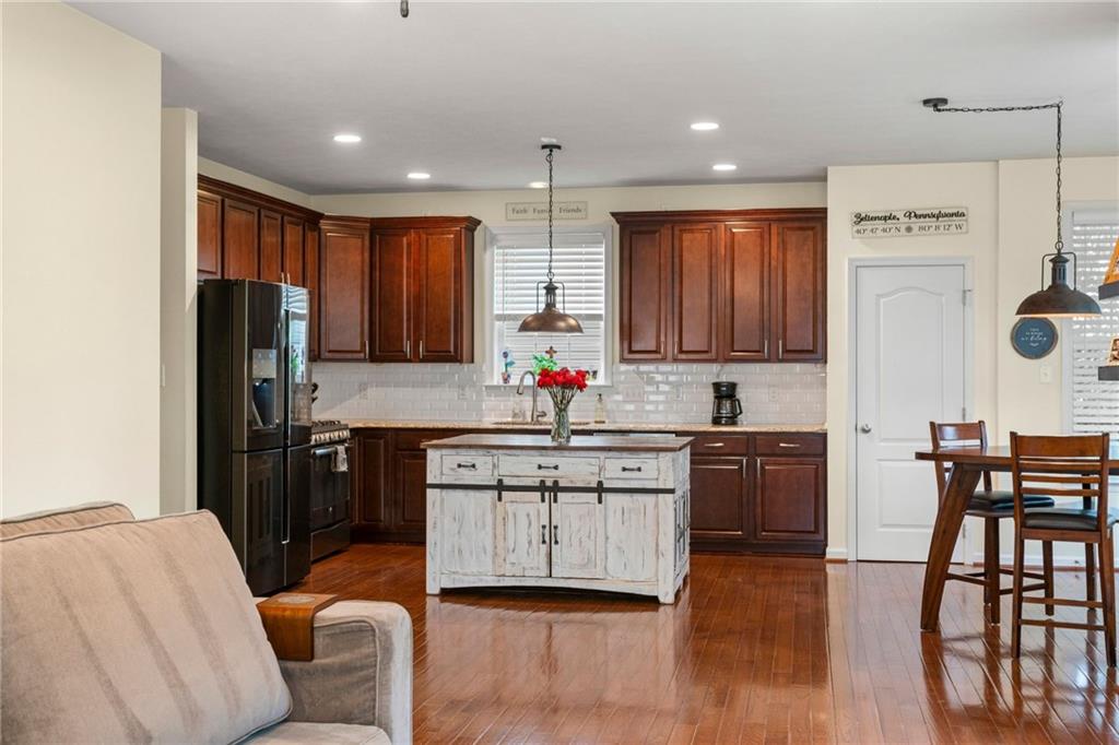 217 Old Hickory Road Zelienople, PA 16063 - Photo 3 of 37