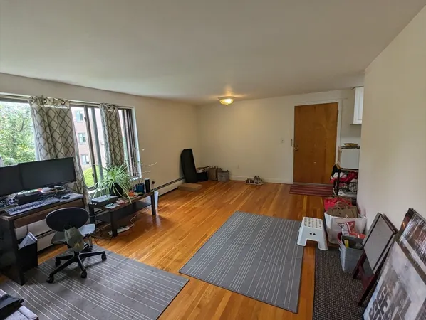$1,950 | 191 West Wyoming Avenue, Unit 15, Melrose, MA 02176