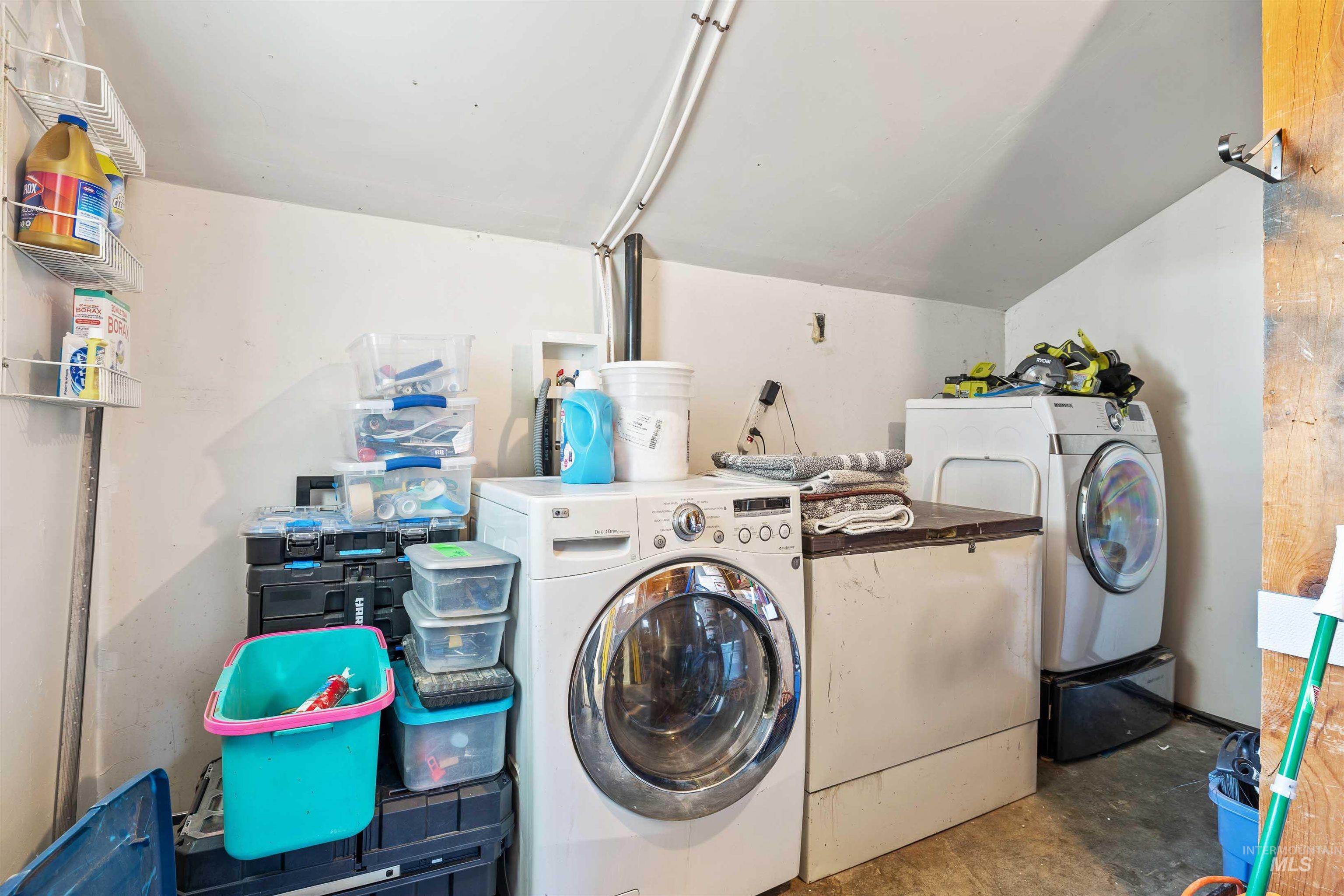 817 Union Avenue Filer, ID 83328 - Photo 22 of 37 Laundry room with separate washer and dryer